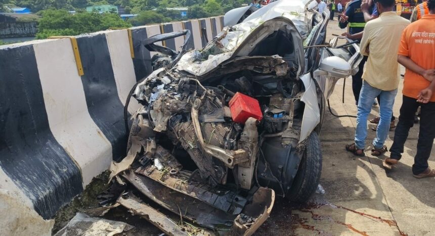 Bada Accident Mumbai Pune Expressway Par Container Palti Hua Jiske Cahpet Me 5 Gaadiyan Aayi 2 Dead 4 Injured