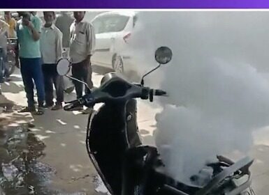 Chalti Electric Bike Me Lagi Aag At Ramlal Chowk Solapur Bike Rider Safe