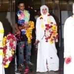 Fatima Bani Rakhi Sawant Umrah Se Laut Aayi Mumbai Airport Par Phoolon Se Swagat Kiya Gaya