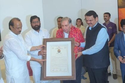 Industrialist Ratan Tata ko Udyog Ratna Award se sammanit kiya Maharashtra CM aur Deputy CMs ne