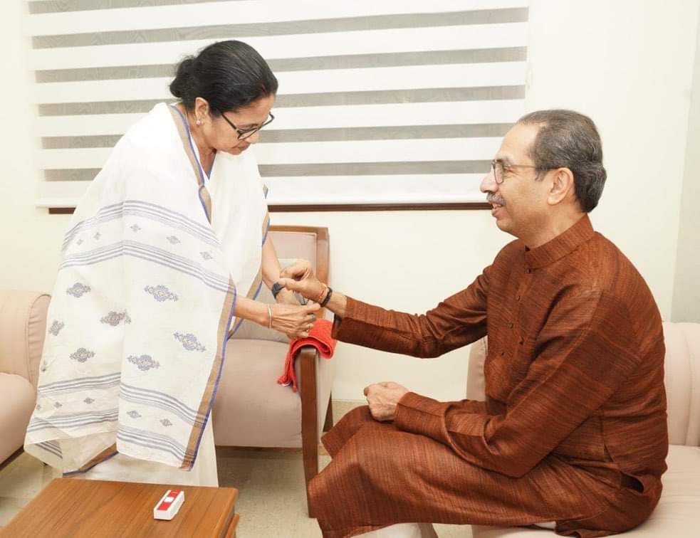 Mamata Banerjee Ne Uddhav Thackeray Ko Rakhi Bandha, Bandra East ...