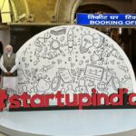 PM Modi Ke Sath Selfie Lo Mumbai CSMT Station Par Startup India Selfie Point Banaya Gaya