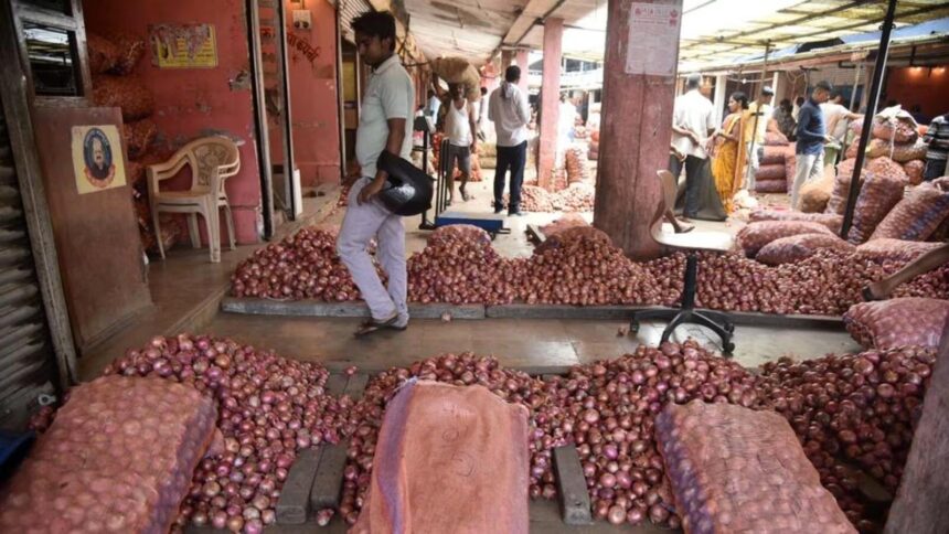 Piyaz Aloo APMC Vashi Market 24 August Ko Bandh Rahegi Sarkar Ka Piyaz Par Export Duty Badhane Ka Faisle Ke Khilaf Protest