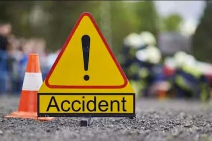 Road Accident Pillion Rider Ki Death Hui Mini Bus Ke Neeche Aajane Se At Kandivali Western Express Highway