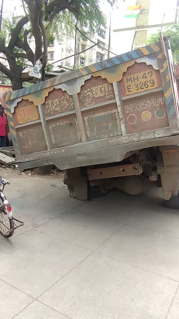 Truck Ka Tyre Dhansa Road Par At Malwani 8 Number Near BEST Bus Terminus Malad