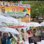 Zaruratmand Ko Di Gayi Umbrella By Fact NGO Team At Jogeshwari West