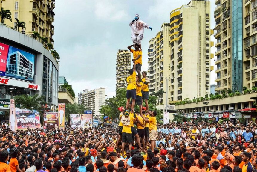 195 Govindas Injured Hue Mumbai Me Dahi Handi Celebration Ke Dauran 18 Admit Hai 177 Discharged Hue