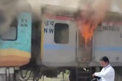 Humsafar Express Train Me Lagi Aag At Valsad Gujrat No Casualties Reported