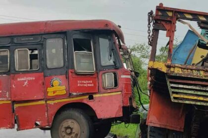 MSRTC bus Truck se takrai at Palghar 55 Passengers injured hue jisme school students bhi shamil they