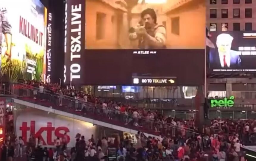 Times Square Billboard Par Shah Rukh Khan Ka Jawan Trailer Bajte Hi NYC Ruk Gai