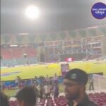 Bada Se Banner Gira World Cup Cricket Match Ke Dauran Tez Hawa Chalne Se At Lucknow Stadium