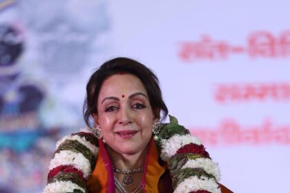 Bollywood Ki Dream Girl Hema Malini Ne Apna 75 Birthday Celebrates Kiya Mathura Me