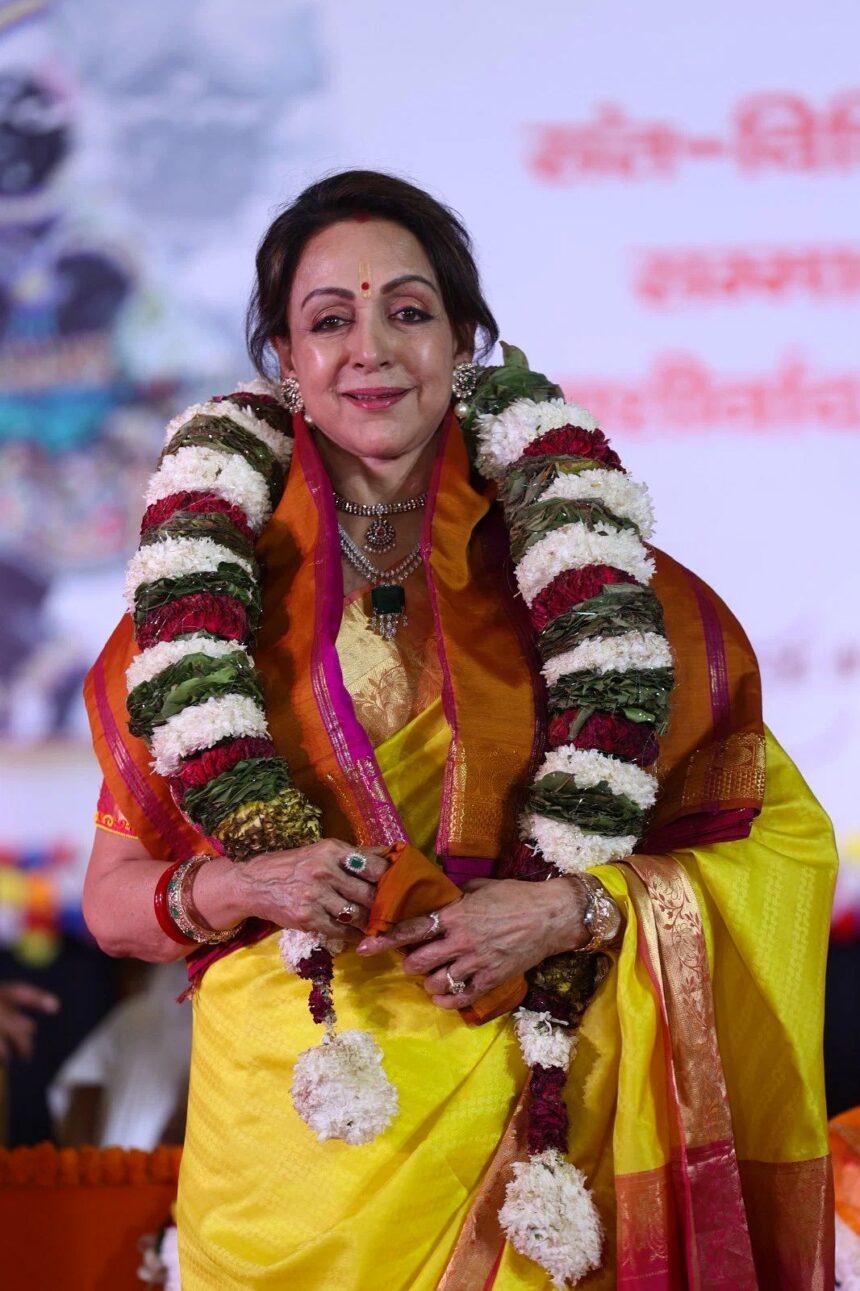 Bollywood Ki Dream Girl Hema Malini Ne Apna 75 Birthday Celebrates Kiya Mathura Me