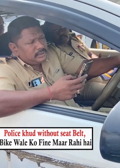 Police Khud Without Seat Belt Bike Wale Ko Fine Maar Rahi Hai Personal Mobile Se At Jogeshwari Sahakar Road