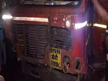 ST Bus Truck ki Takkar hone se Truck Palti hui 15 20 Passenger Injured at Malshej Ghat Nagar Kalyan Highway
