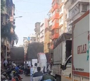 South Mumbai Mai Traffic Behaal Syed Kazi aur Narsi Natha Street mai Ek Ghate se gaadi hilti nahi hai