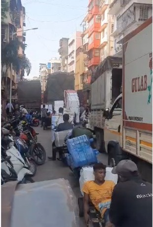 South Mumbai Mai Traffic Behaal Syed Kazi aur Narsi Natha Street mai Ek Ghate se gaadi hilti nahi hai