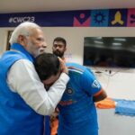 Mohammed Shami ko gale lagate hue PM Modi ki photo hui Viral Team India ke Dressing room me pihanche Narendra Modi