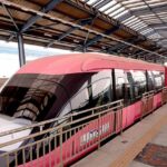 640px Mumbai Monorail train at platform