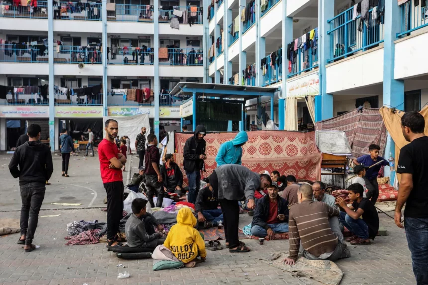 AA 20231024 32502519 32502507 PALESTINIAN FAMILIES SEEK SHELTER IN UNRWA SCHOOLS IN RAFAH