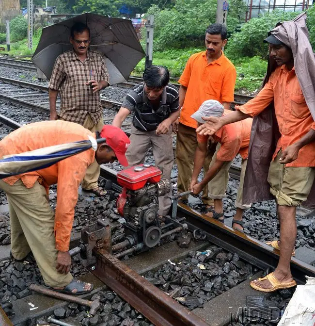 mulund track repair 1