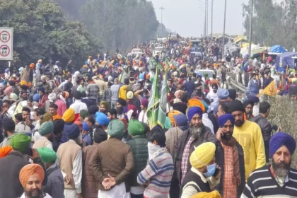 farmers protest live updates up haryana punjab kisan andolan delhi chalo traffic police issues advisory internet ban section 144 latest news