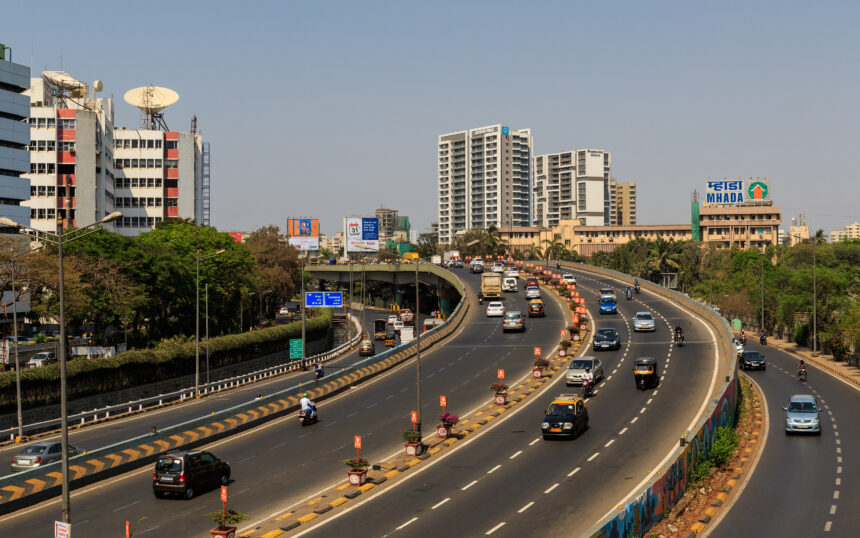 Mumbai 03 2016 109 Western Express Highway near Bandra