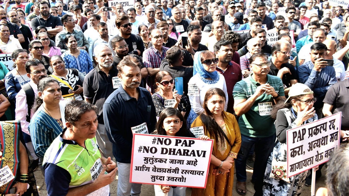 PAP Hatao Mulund Bachao Naare Ke Sath Mulund Rahiwashi Jama Hua Protest Karne, Court Me PIL File
