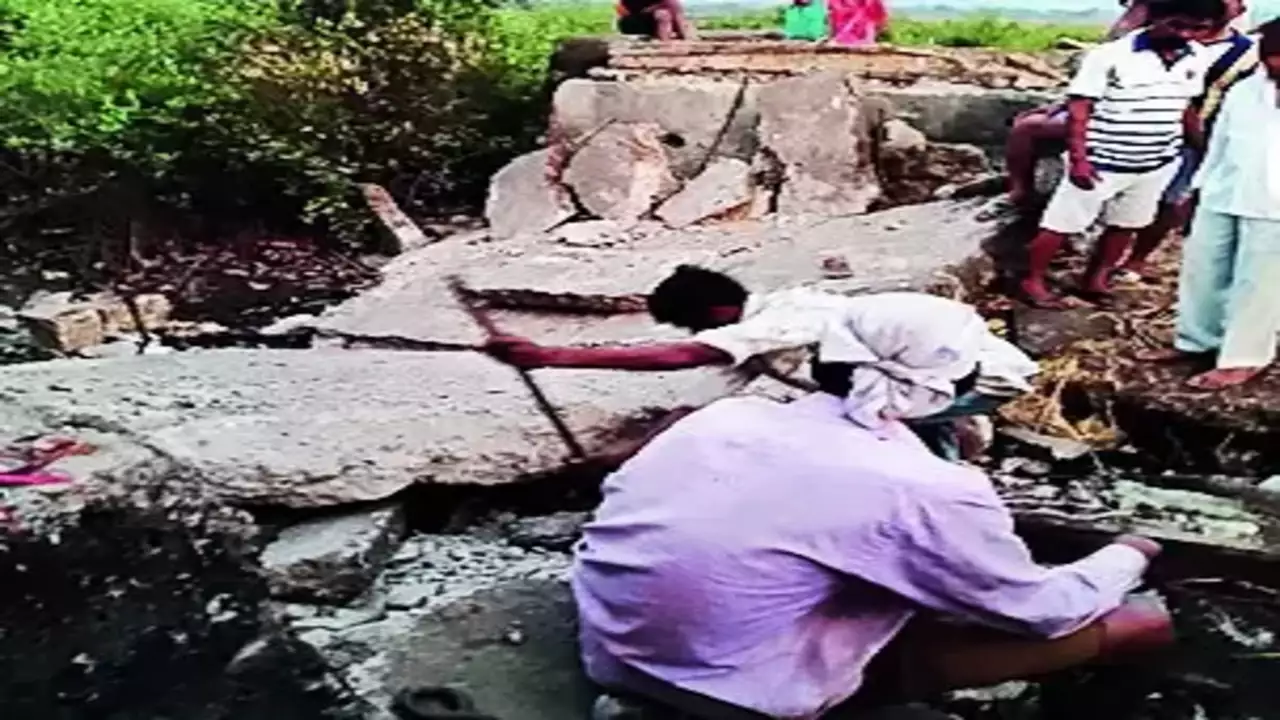 Dam Bridge Collapse Hua, 2 Logon Ki Jaan Gayi 2 Zakhmi Hue At Uran Navi Mumbai