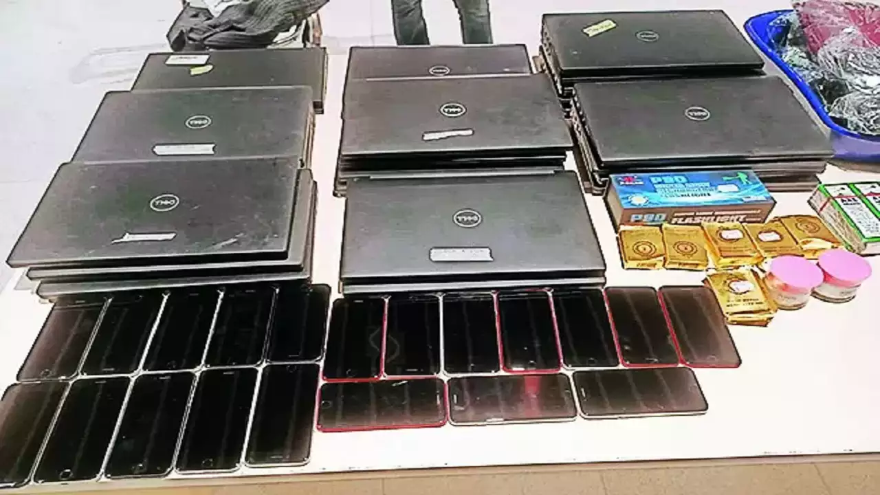 Gold Smuggling 7.80 Kg Ke Sath Electronics Goods Aur Foreign Currency Seize Kiya Mumbai Customs Ne At Airport, 2 Arrested.