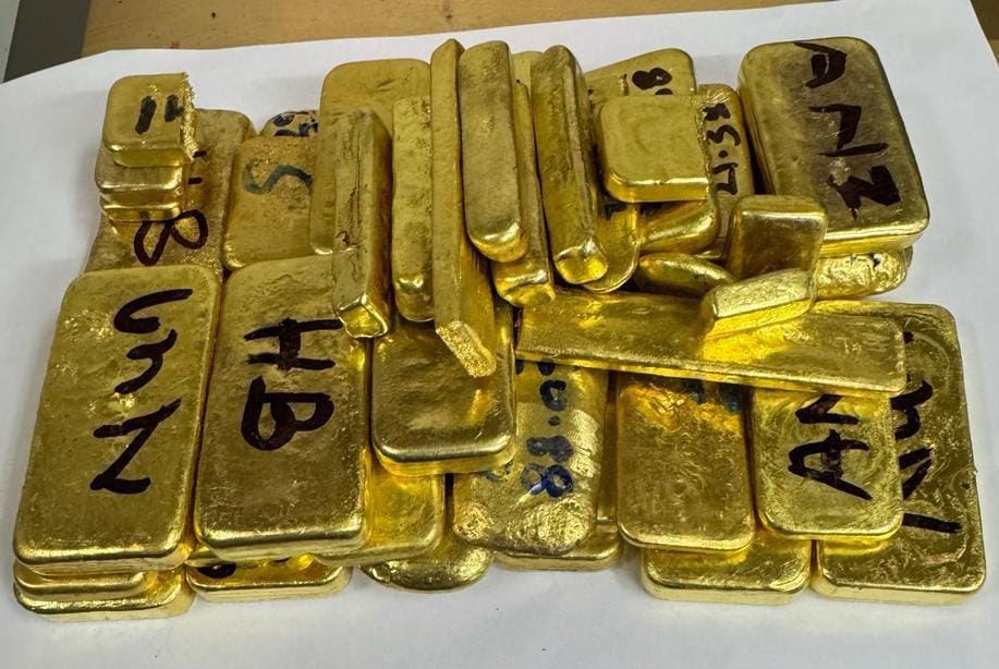 Gold Smuggling – 15.89 Kg Gold Value 8.7 Crore Value Seize Kiya Customs Ne 13 Cases Me At Mumbai Airport