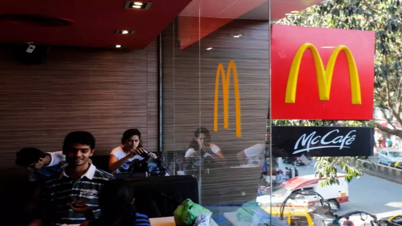 Bomb Threat: Dadar McDonald Me Bomb Blast Hone Ka Threat Call Aaya Mumbai Police Control Room Ko