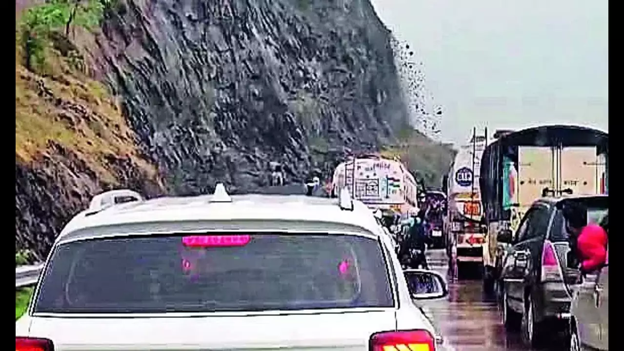 Mumbai-Goa Highway Aaj Se 2 Din Dopehar 12 Se Shaam 4 Baje Tak Sabhi Gaadiyon Ke Liye Poori Tarah Bandh Rahega