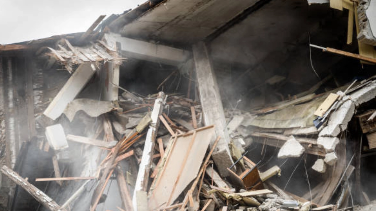 Wall Collapse – Under Construction Building Ki Deewar Giri Dharavi Area Mein, 2 Minor Sahit 3 Injured