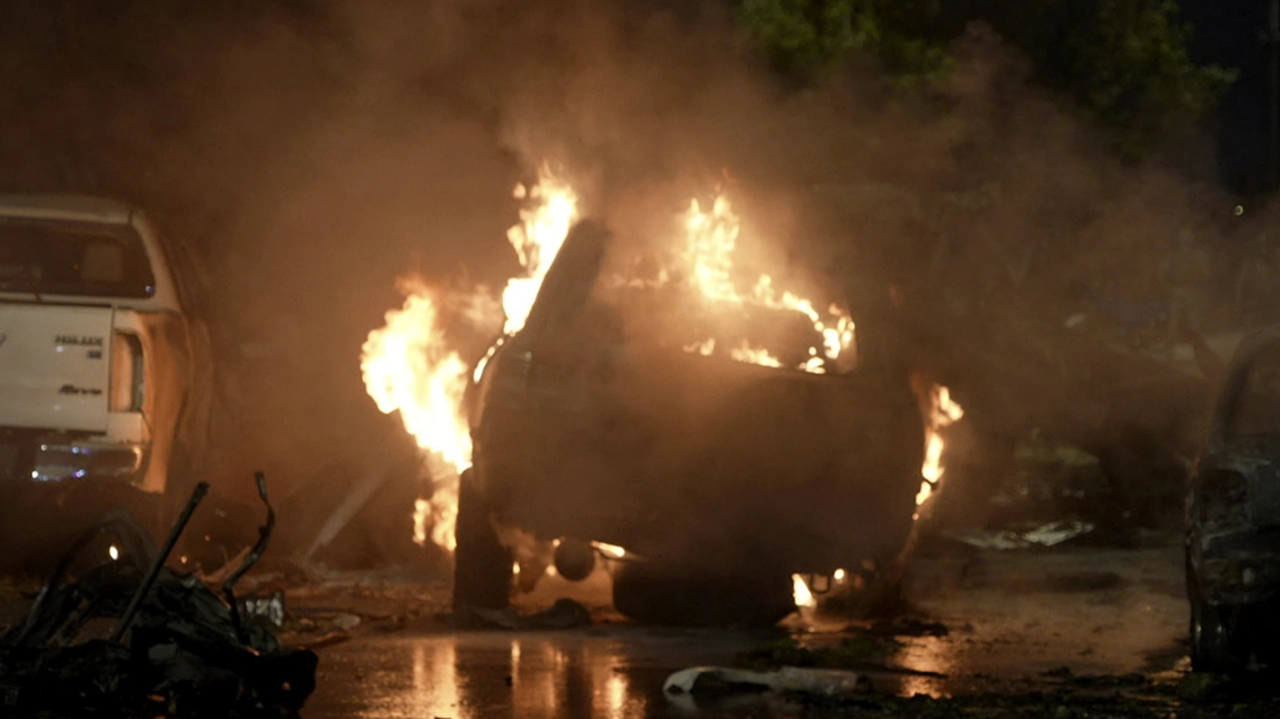 Blast in Pakistan – Karachi Airport ke pass Blast hua jisme 2 Chinese national ki death hui kuch zakhmi hue