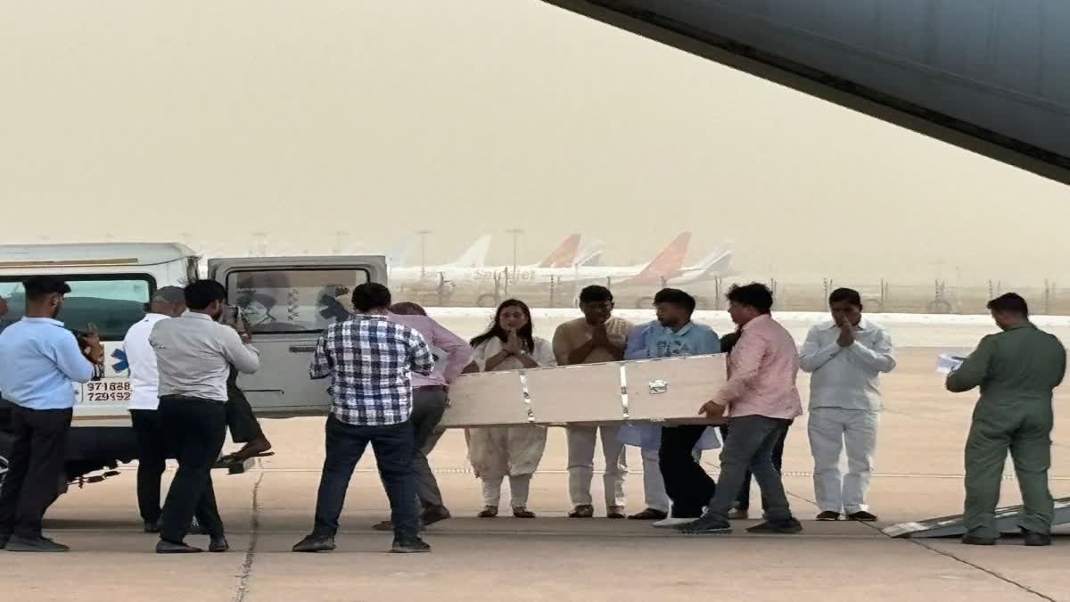 Kuwait Me Lagi Aag Me 45 Indian Ki Death Hui Jinka Parthiv Sharir India Laaya Gaya Indian Air Force Ke Plane Se