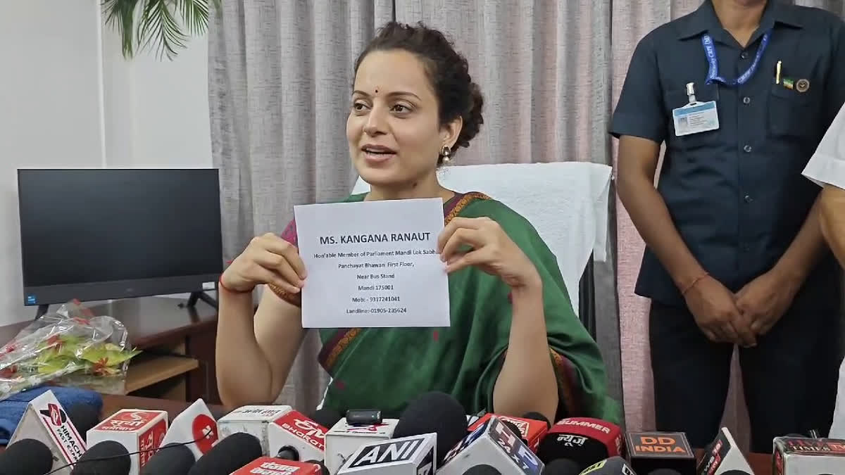 MP Kangana Ranaut Ne Bataya Office Me Milne Aane Walon Ko Aadhar Card Sath Lana Hoga Zarori