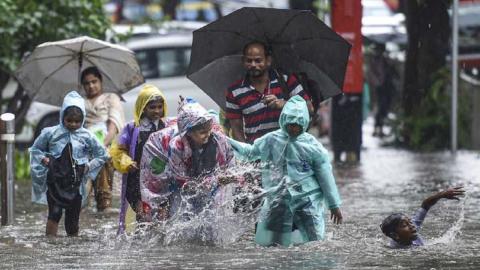 Holiday Declare- Heavy Rainfall Ke Chalte Thane Education Department Ne Class 1st To 12th Holiday Declare Kiya Aaj 25 July Ko