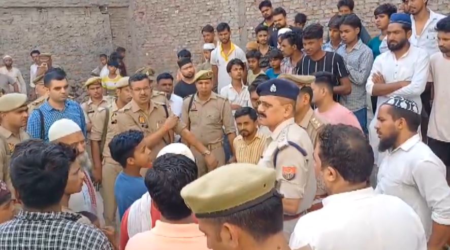 Masjid Ke Imam Par Firing, Ghar Ke Pass Hi Kisi Ne Goli Marke Hatya Kardiya At Moradabad UP