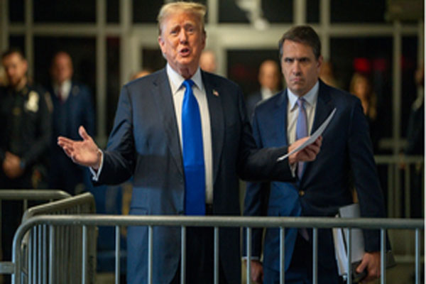 Former US President Donald Trump Ko Porn Star Ko Chupkar Paise Dene Ke Mamle Me Doshi Paya Gaya