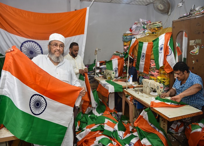 Ek Hi Din Mein 1.5 Lakh Tiranga Silkar Banaya Record.