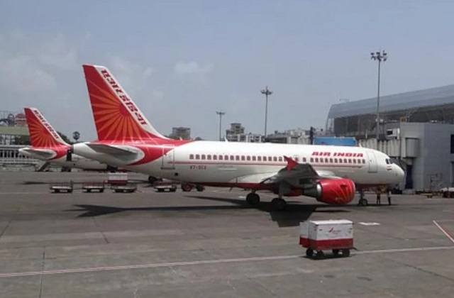 Air India Ki Plane Luggage Truck Se Takraai At Pune, Delhi Ke Liye Udaan Bharne Ki Taiyyari Me Thi