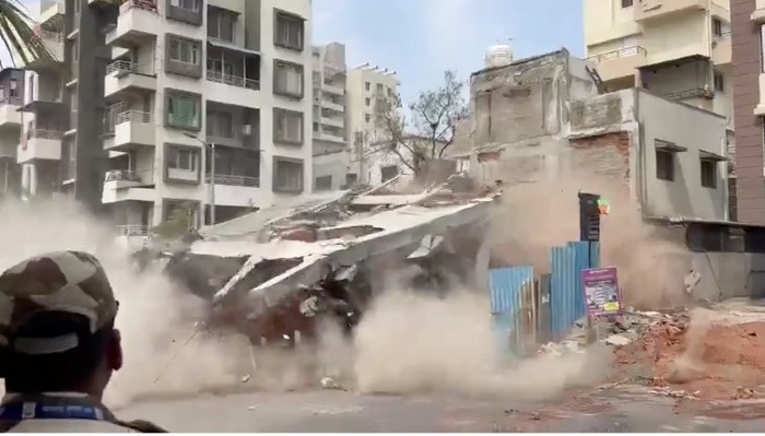 3-Storey Building Jhuk Gayi, Under-Construction Building Ko Giraya Gaya At Pune Pimpri Chinchwad Video Hua Viral