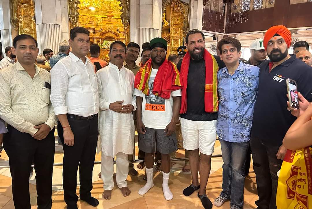 Floyd Mayweather, Former Boxing World Champion, Mumbai Ke Siddhivinayak Temple Pahunchte Hue Rahul N Kanal Ke Sath