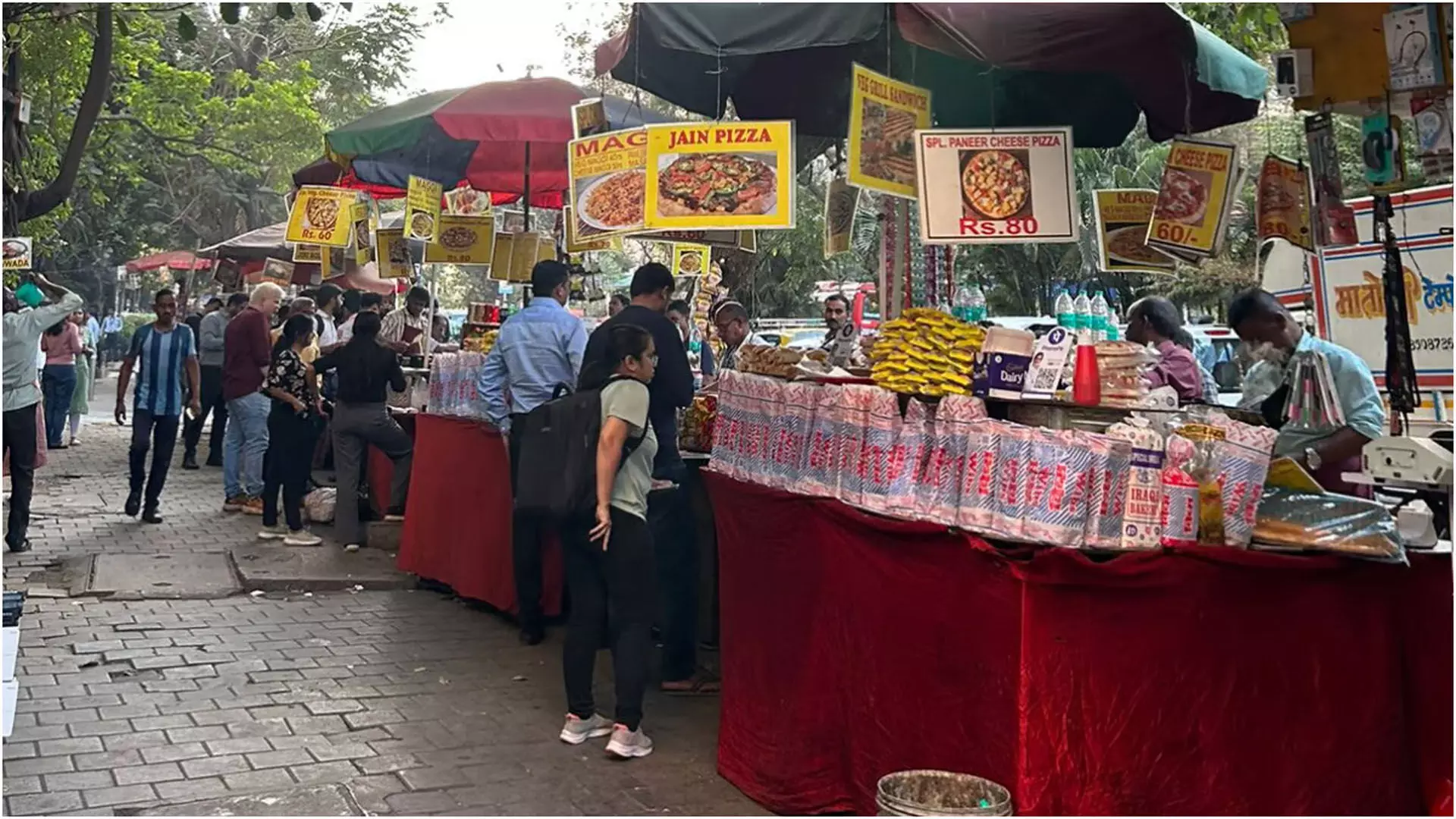 BMC Ki Karwai Shuru Street Food Vendors Par, Food Hawkers Par Action Lete Hue 1037 Gas Cylinder Zabt