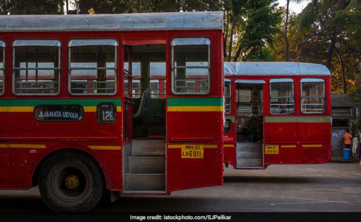 BEST Bus Ne Road Par Chal Rahe 41 Years Old Shaks Ko Takkar Maara, Jiss Se Shaks Ki Death Hogayi At Vlie Parle