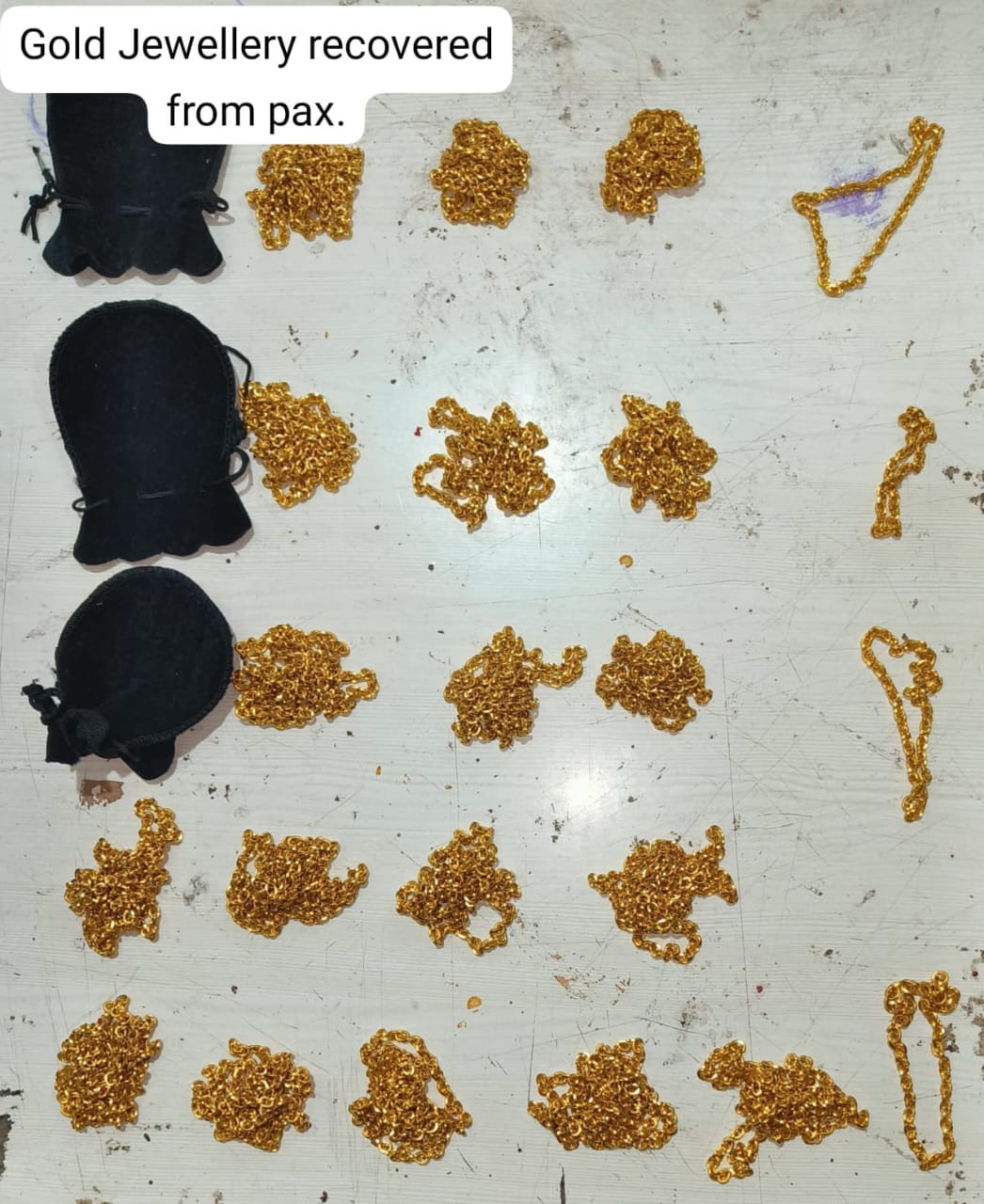 Gold Smuggling 4.13 Kg Value Rs 2.28 Crore Seize Kiya 4 Alag Alag Cases Me Customs Ne At Mumbai Airport