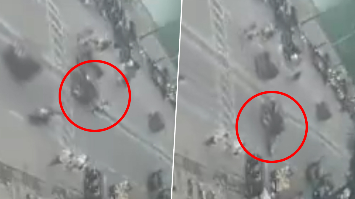 Autorickshaw Ne 2 Logon Ko Udaaya, Video Social Media Par Viral, Accident Bandra Ka Bataya Jaa Raha Hai