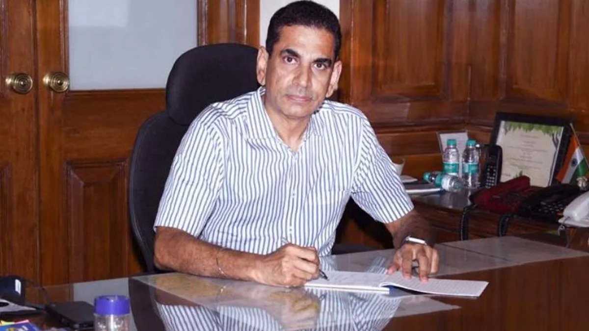 Iqbal Singh Chahal Ko CMO Me Additional Chief Secretary Appoint Kiya Maharashtra Sarkar Ne