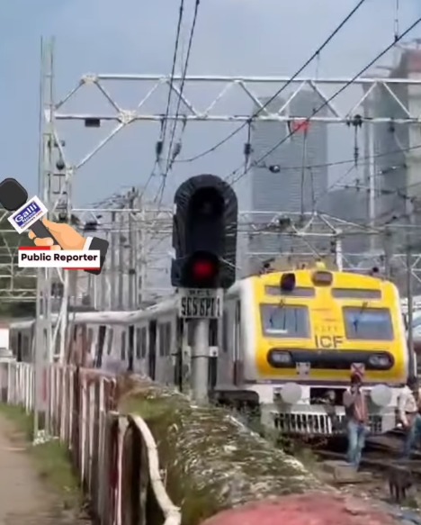 Local Train ke 2 Dabbe Patri se uatar gaye at Mumbai Central Station, No Injuries Reported